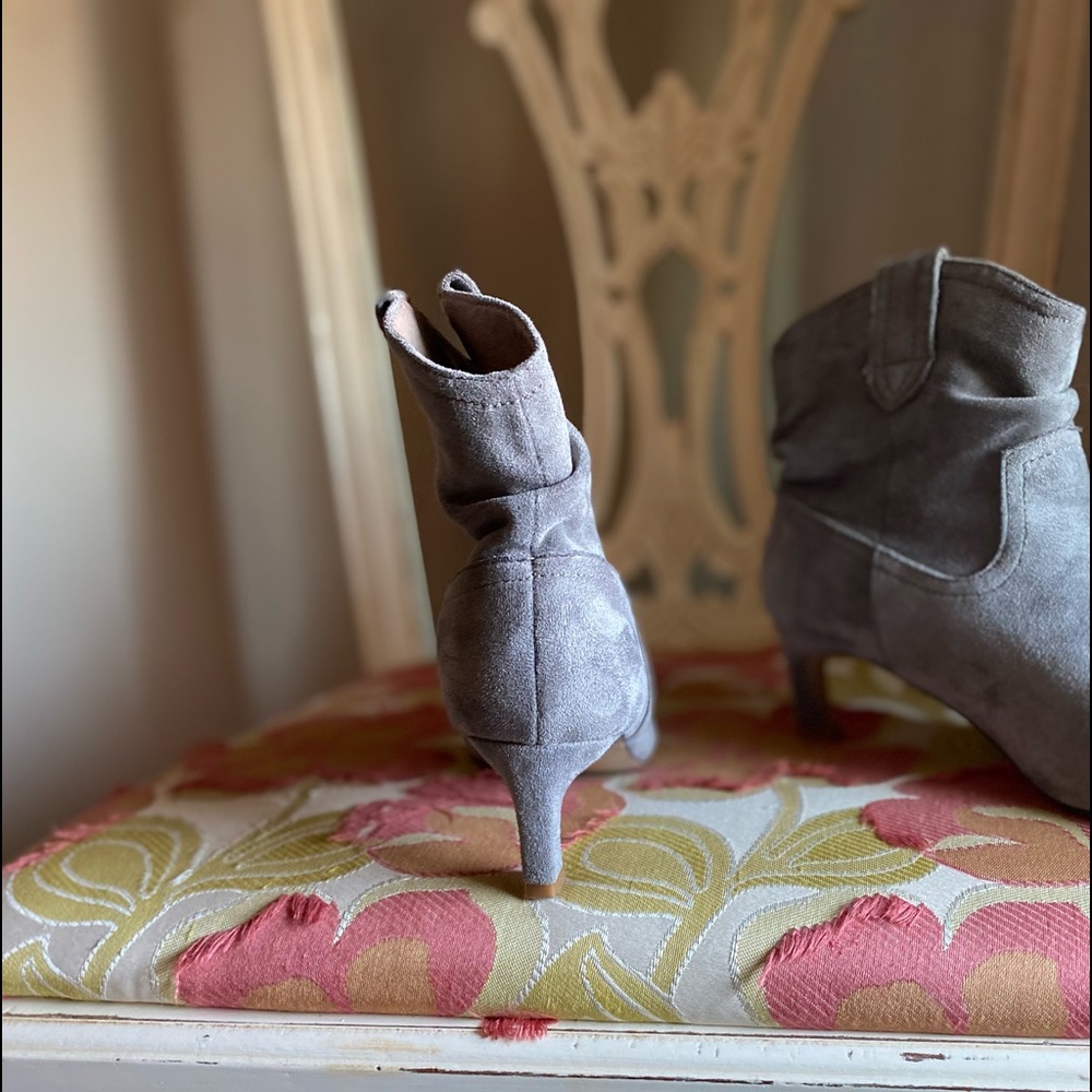 Shoes/ booties grey booties gently used!